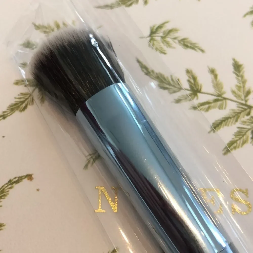 NEW F.A.R.A.H Dual-Ended Contour & Blend Brush  plus Ipsy bag